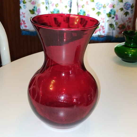 ROYAL RUBY Vintage RED GLASS VASE 7" Tall - Picture 9 of 9